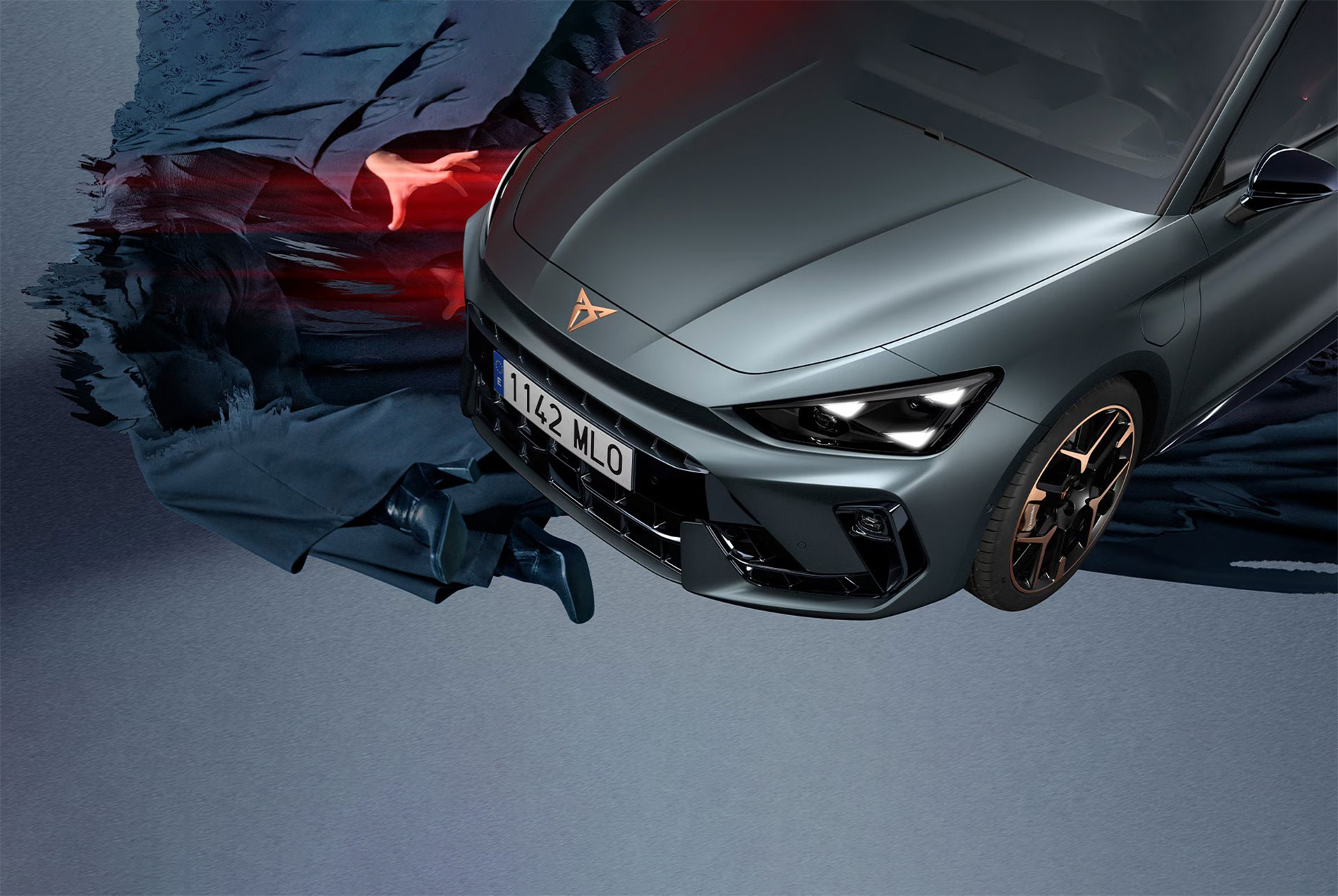 cupra-leon-5d-partial-side-front-view-banner.jpg