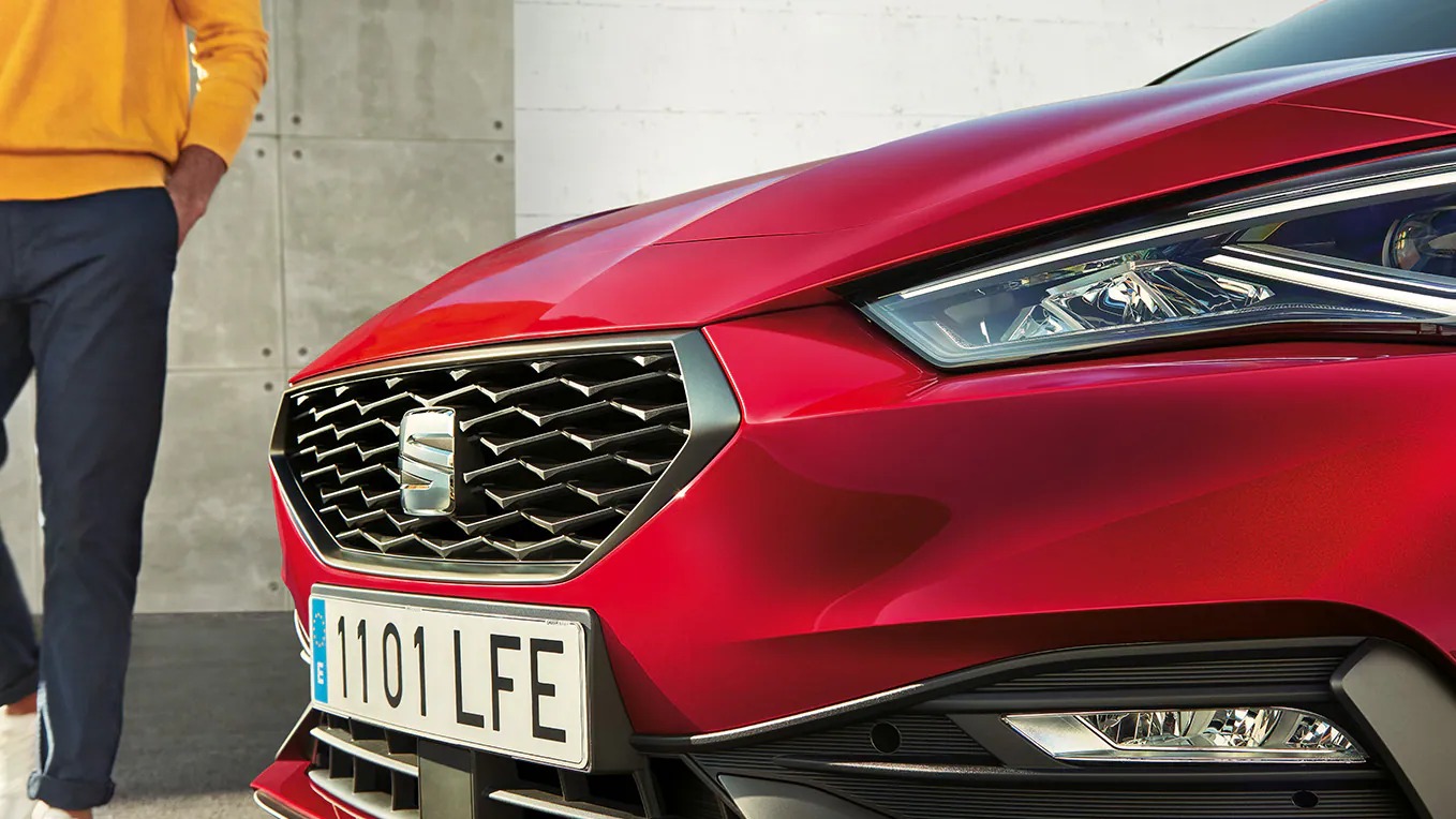 seat-leon-front-grille-honeycomb-pattern.jpg