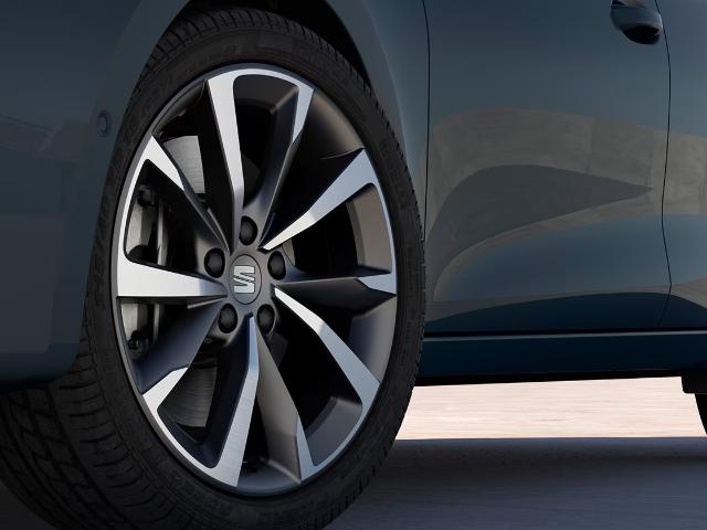 seat-leon-cosmo-grey-machined-alloy-wheels-2.jpg