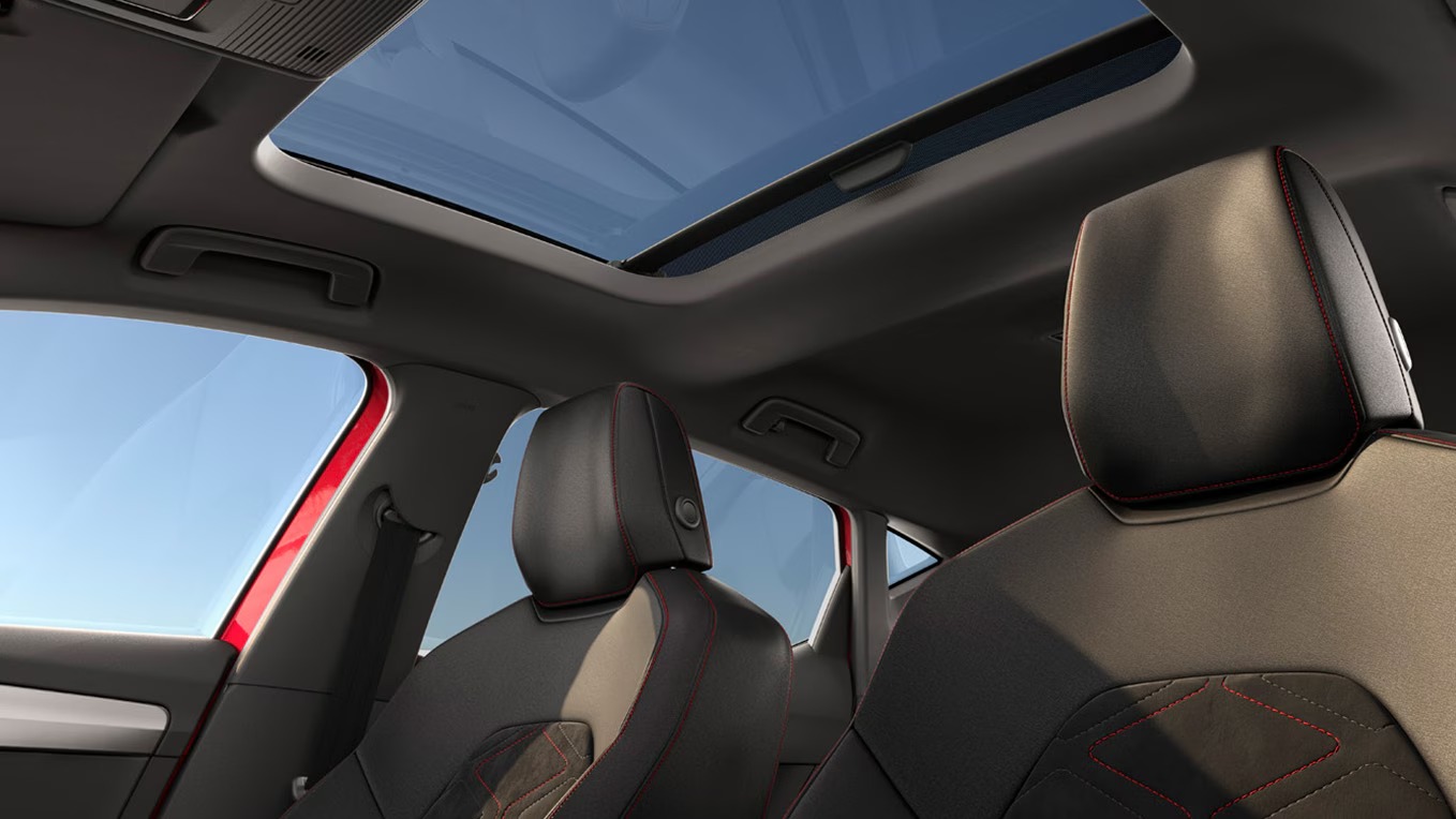 seat-leon-panoramic-sunroof-interior.jpg