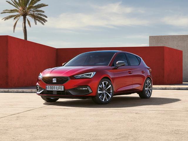 seat-leon-fr-sporty-trim-drive-profile.jpg