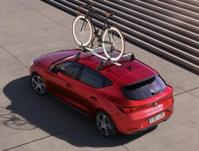 seat-leon-desire-red-colour-bike-rack.jpg