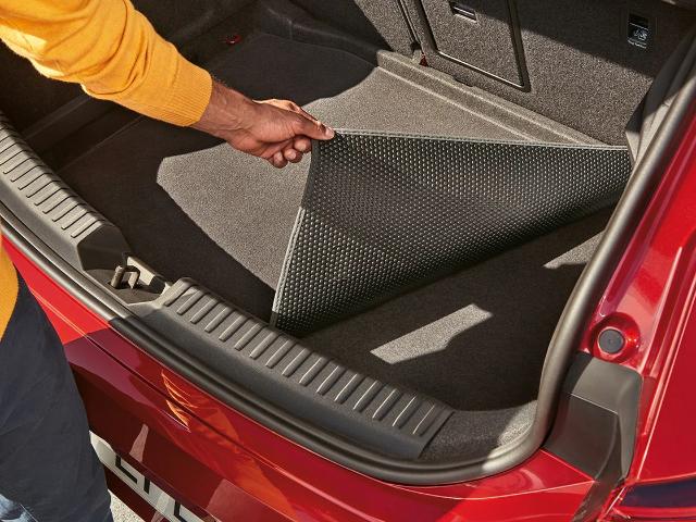 seat-leon-reversible-boot-mat-durable-waterproof.jpg