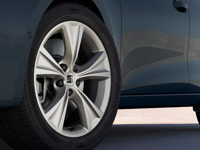 seat-leon-sportstourer-brilliant-silver-alloy-wheels.jpg