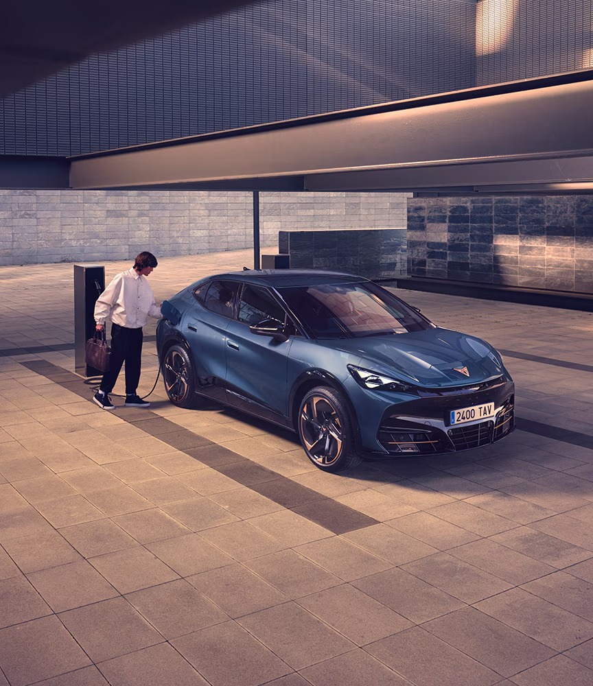 cupra-tavascan-blue-public-charging.jpg